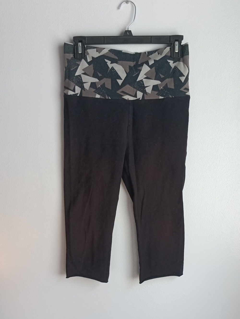 City Streets Black Cotton Capri Leggings with Patterned Fold-Over Waist